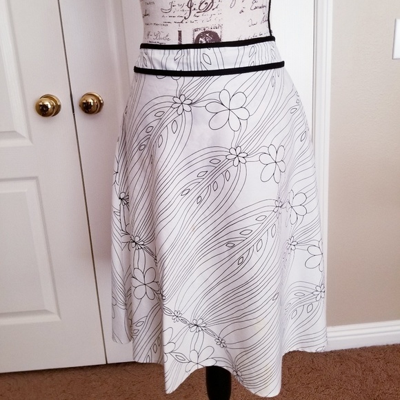 FINAL DISCOUNT-Charlotte Russe Skirt - Picture 3 of 5